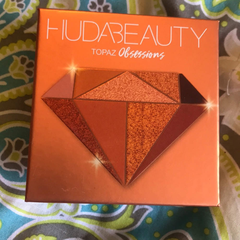 Huda beauty limited edition pallet never used.